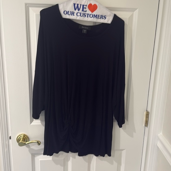 Karen Kane 2x Good Condition Black 2X Top with Design host pick - Picture 1 of 17